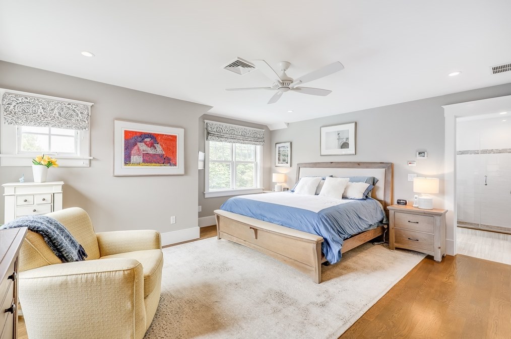 25 Glover Sq, Chatham MA 02633-2016 exterior