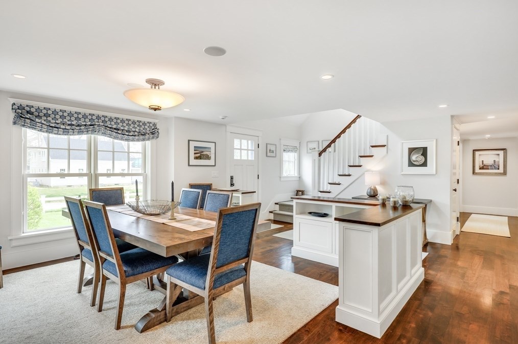 25 Glover Sq, Chatham MA 02633-2016 exterior