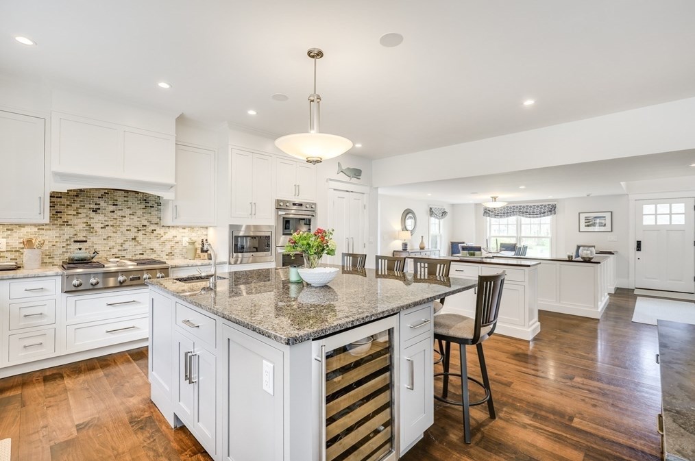 25 Glover Sq, Chatham MA 02633-2016 exterior