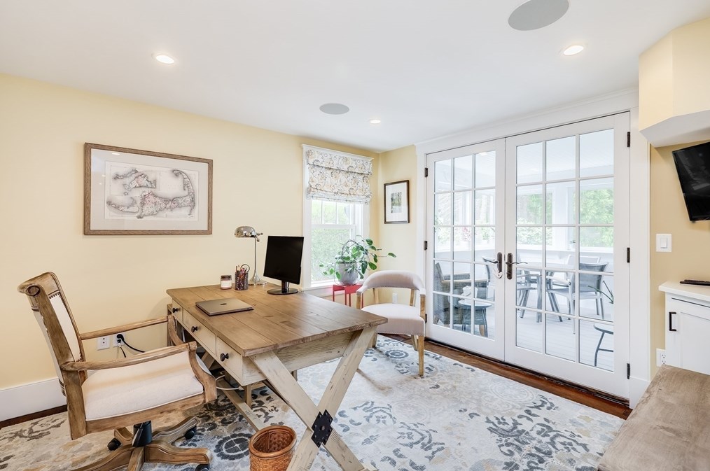 25 Glover Sq, Chatham MA 02633-2016 exterior