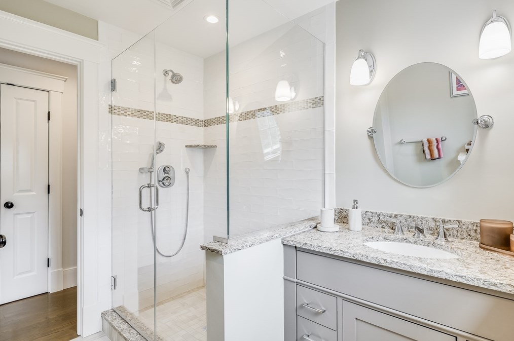 25 Glover Sq, Chatham MA 02633-2016 exterior