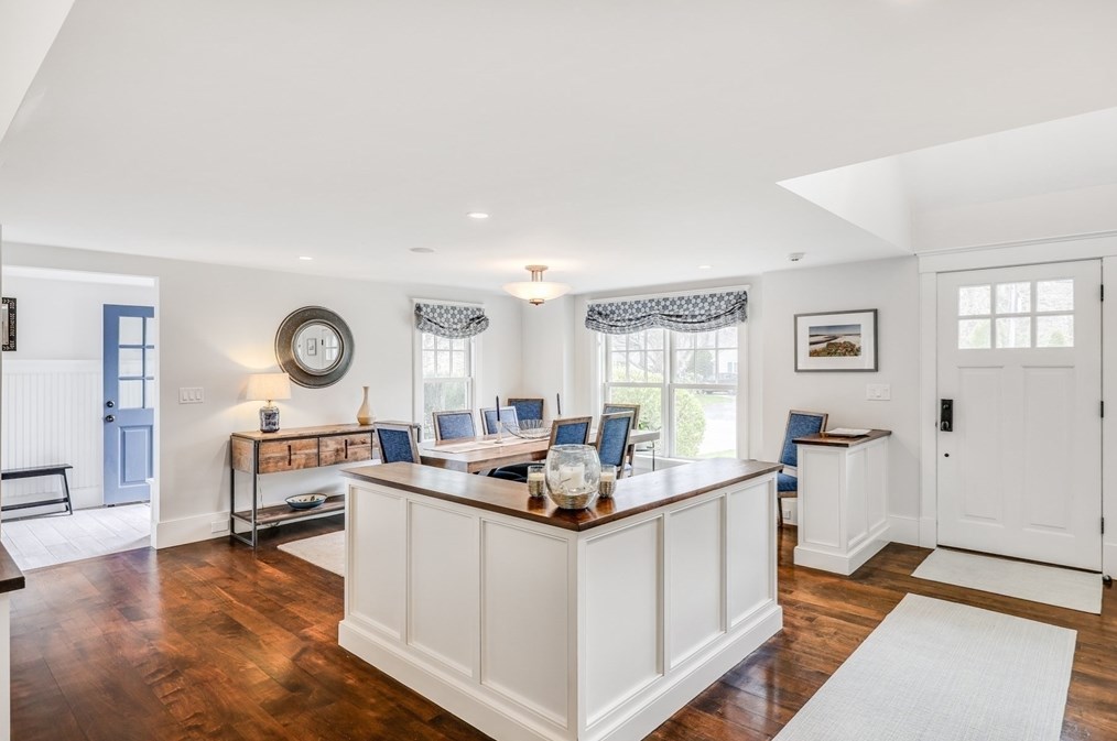 25 Glover Sq, Chatham MA 02633-2016 exterior