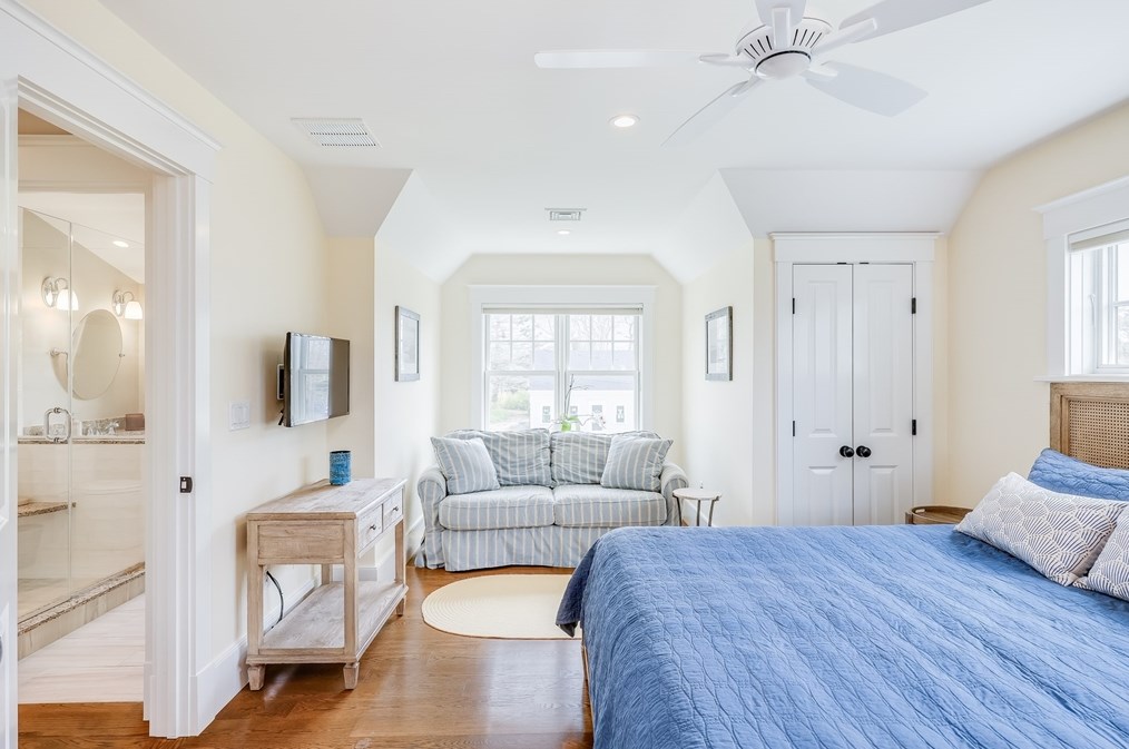 25 Glover Sq, Chatham MA 02633-2016 exterior