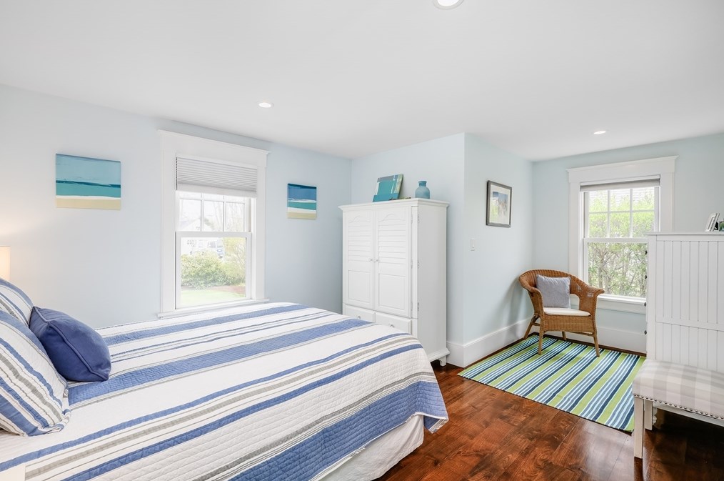 25 Glover Sq, Chatham MA 02633-2016 exterior