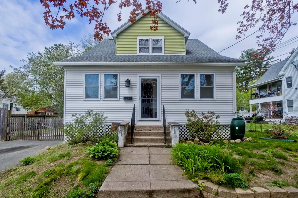 11 Lewis St, Montgomery, MA 01085