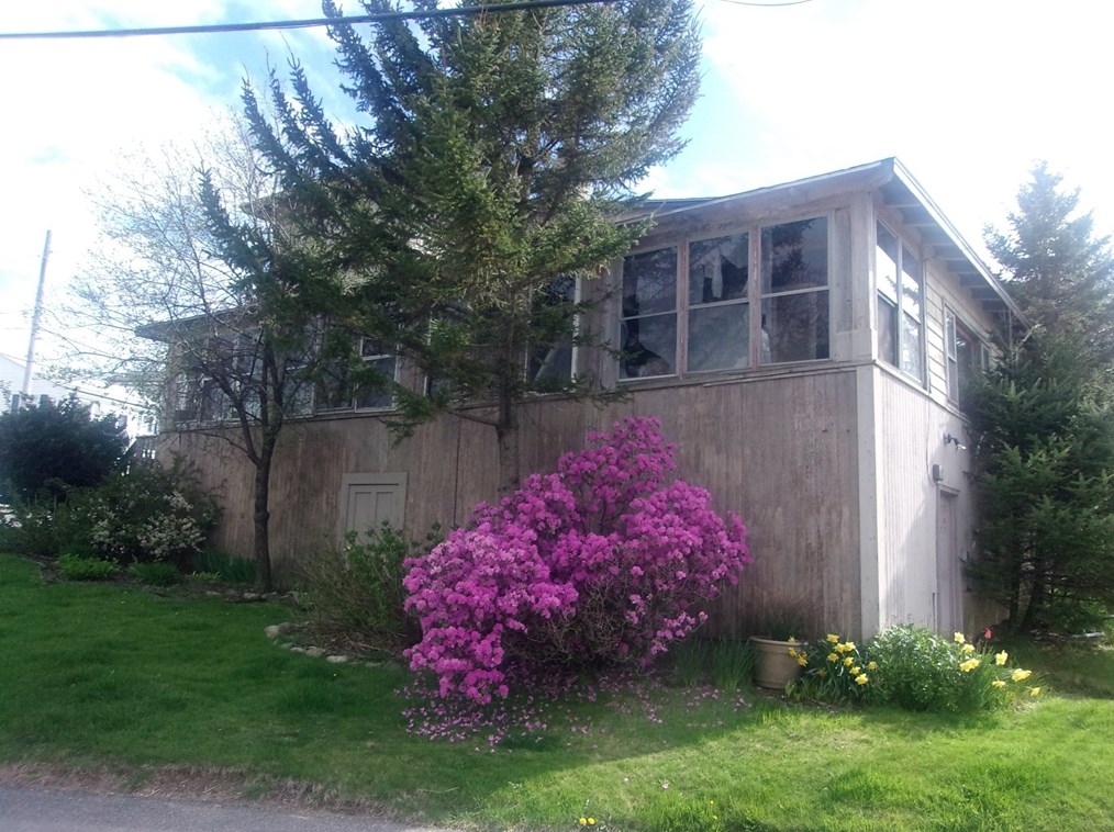 112 Hampton Cir, Hull, MA 02045