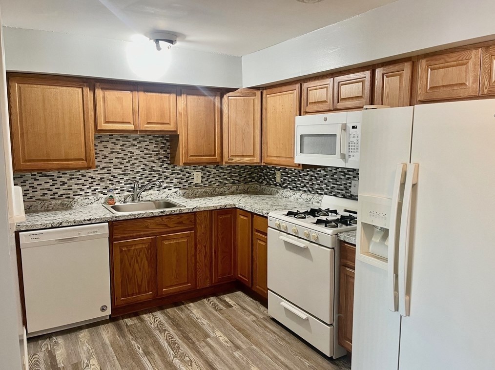 225 Danforth St, Fall River, MA 02720-2500