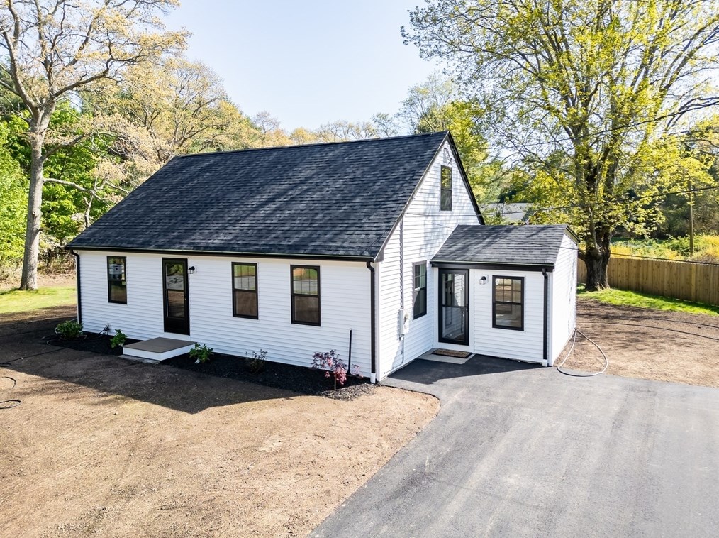 386 Lucy Little Rd, Dartmouth, MA 02747-2327