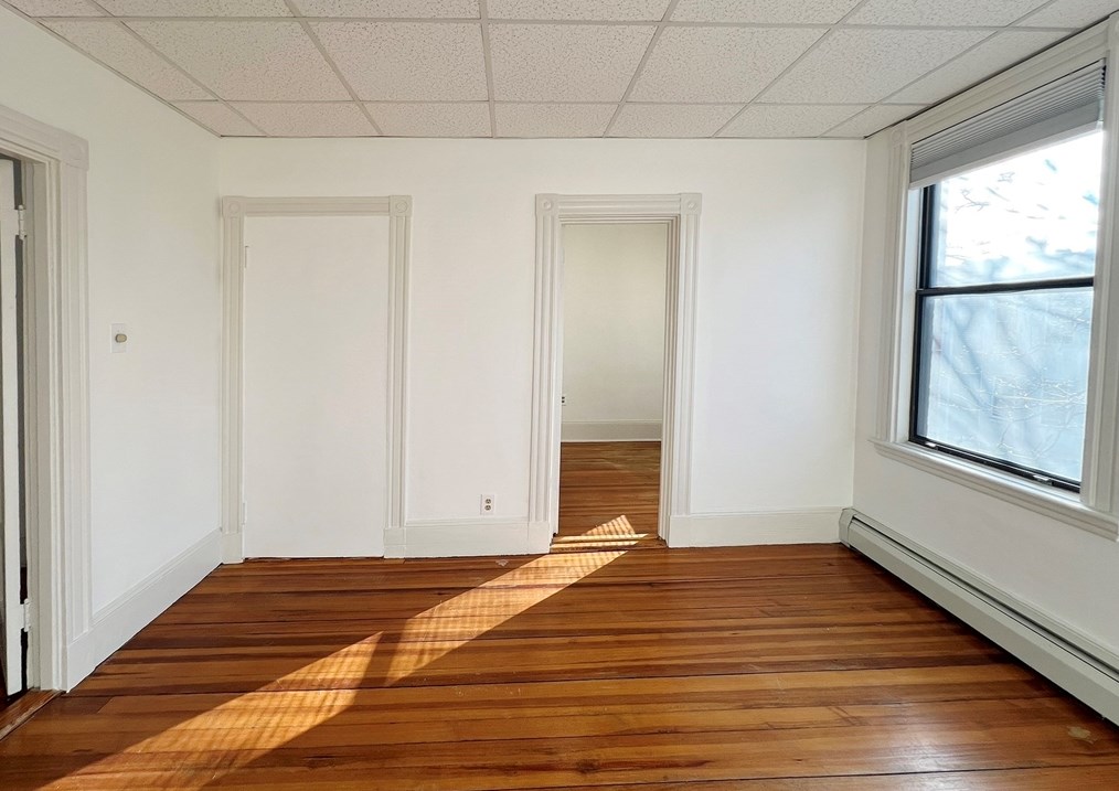 223 Paris St #3, Boston, MA 02128