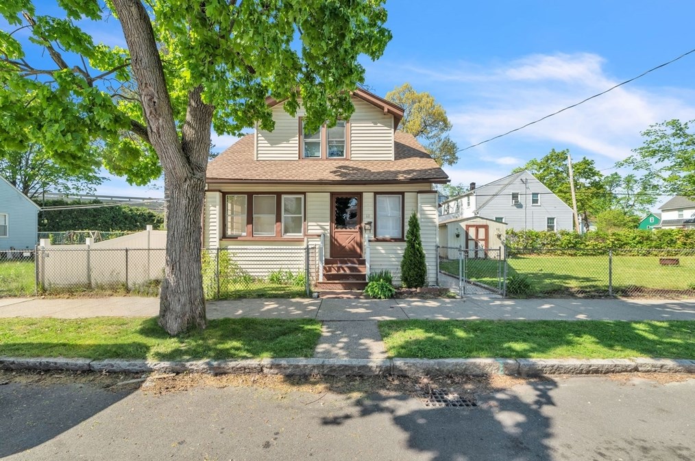 68 Parkside St, Springfield, MA 01104