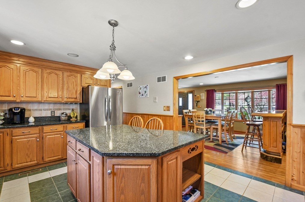 325 Mendall Rd, New Bedford MA 02743-1211 exterior