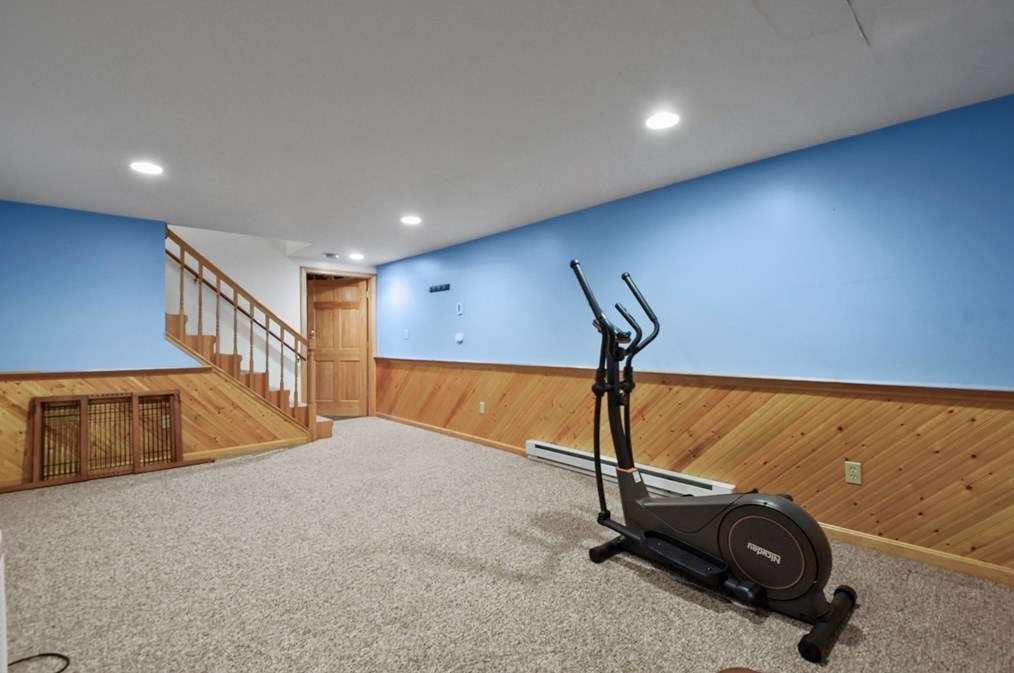 325 Mendall Rd, New Bedford MA 02743-1211 exterior