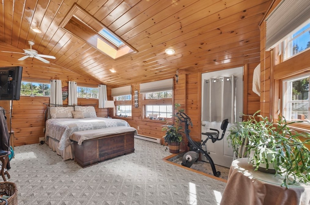 325 Mendall Rd, New Bedford MA 02743-1211 exterior