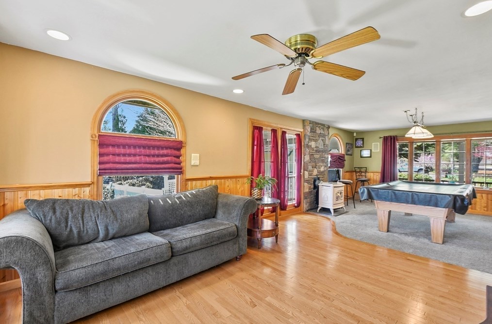 325 Mendall Rd, New Bedford MA 02743-1211 exterior