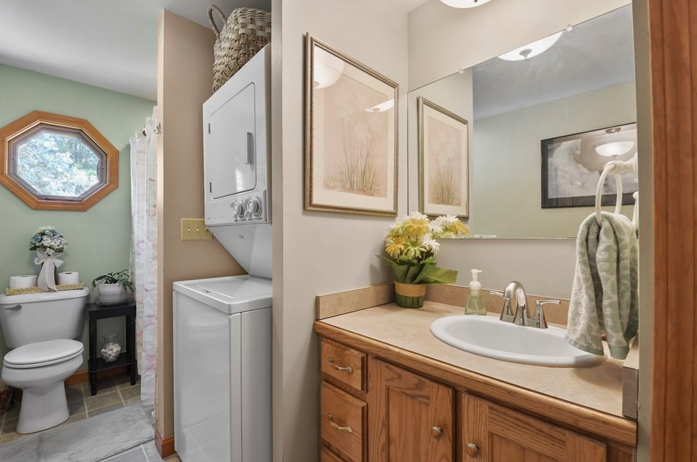 325 Mendall Rd, New Bedford MA 02743-1211 exterior