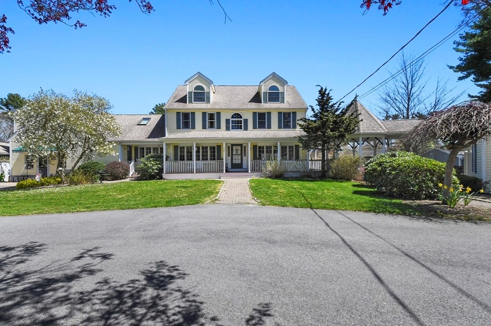 325 Mendall Rd, New Bedford MA 02743-1211 exterior