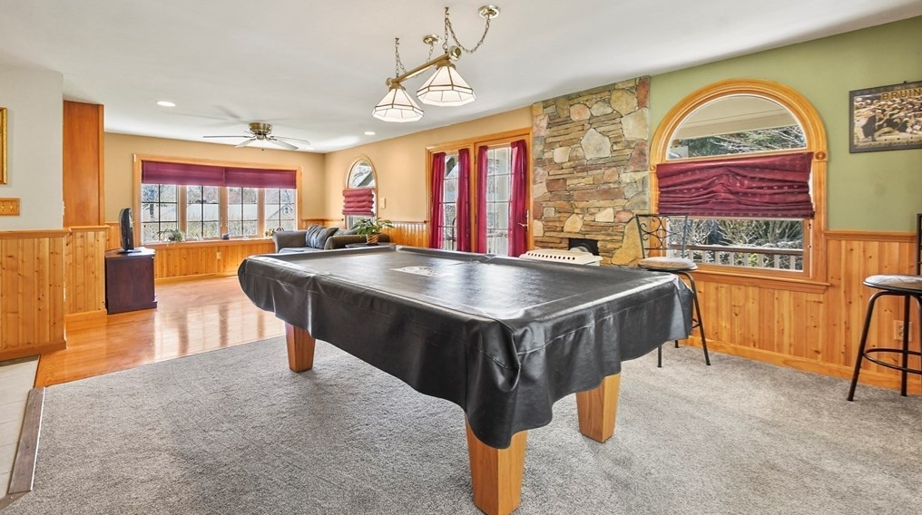 325 Mendall Rd, New Bedford MA 02743-1211 exterior