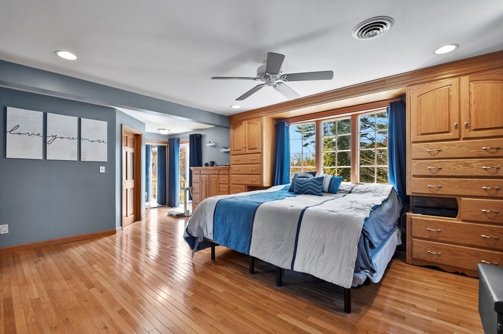 325 Mendall Rd, New Bedford MA 02743-1211 exterior