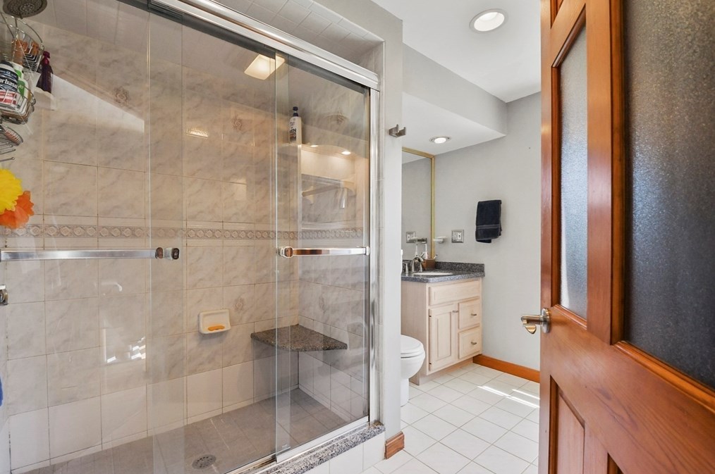 325 Mendall Rd, New Bedford MA 02743-1211 exterior