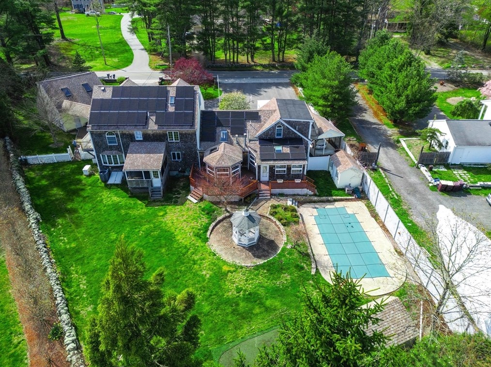 325 Mendall Rd, New Bedford MA 02743-1211 exterior