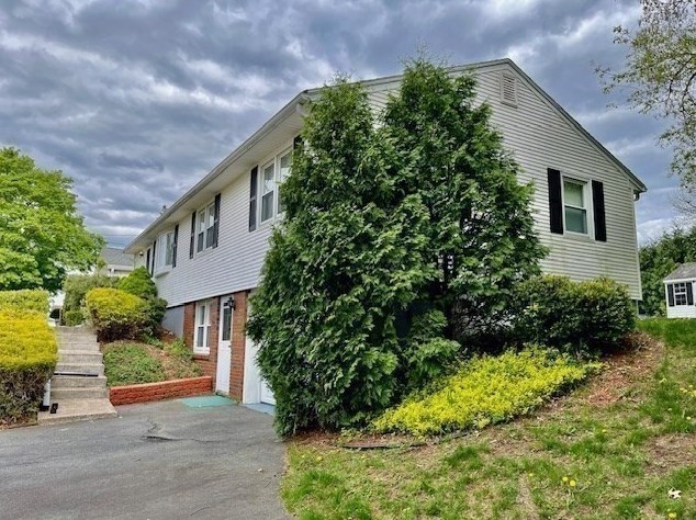 181 Beauchamp Ter, Chicopee MA 01020-2574 exterior