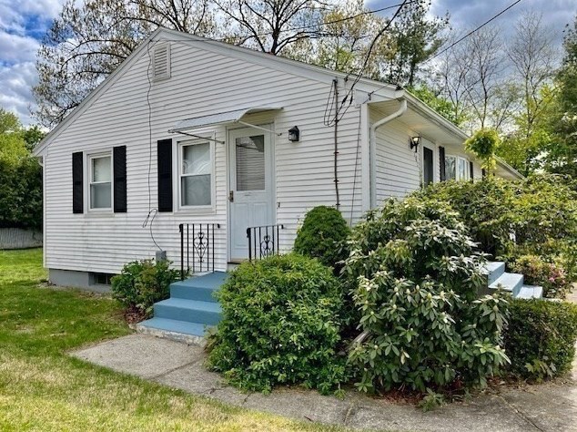 181 Beauchamp Ter, Chicopee MA 01020-2574 exterior