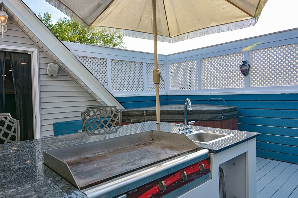 30 Lynn St, Lawrence MA 01843-2808 exterior