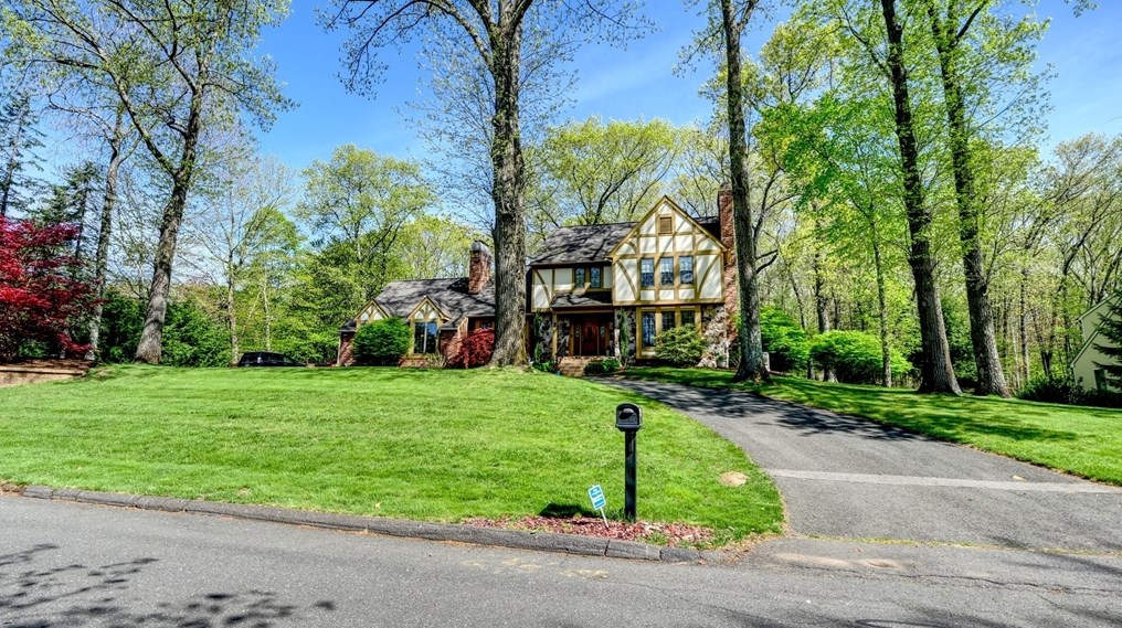 86 Forest Ridge Rd, West Springfield, MA 01089