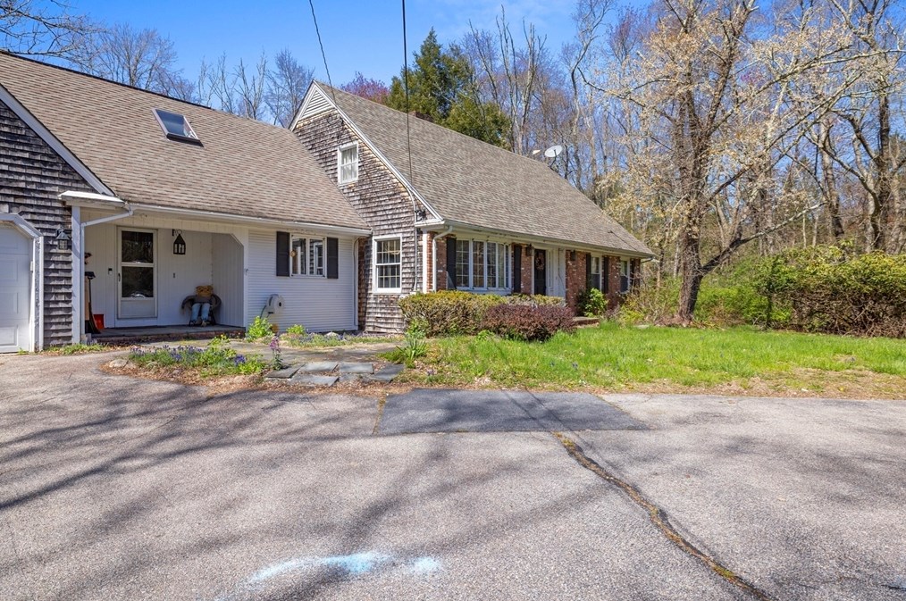 108 Bay State Rd, Rehoboth, MA 02769