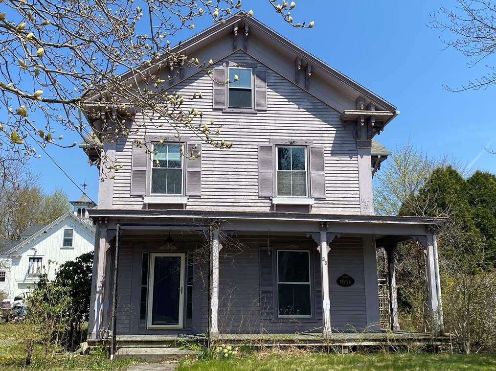 38 Pleasant St, Barre, MA 01005-9336