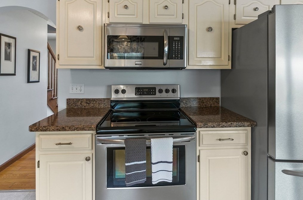 21 Gln Dr, Montgomery MA 01085-1253 exterior