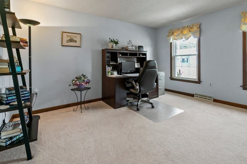 21 Gln Dr, Montgomery MA 01085-1253 exterior