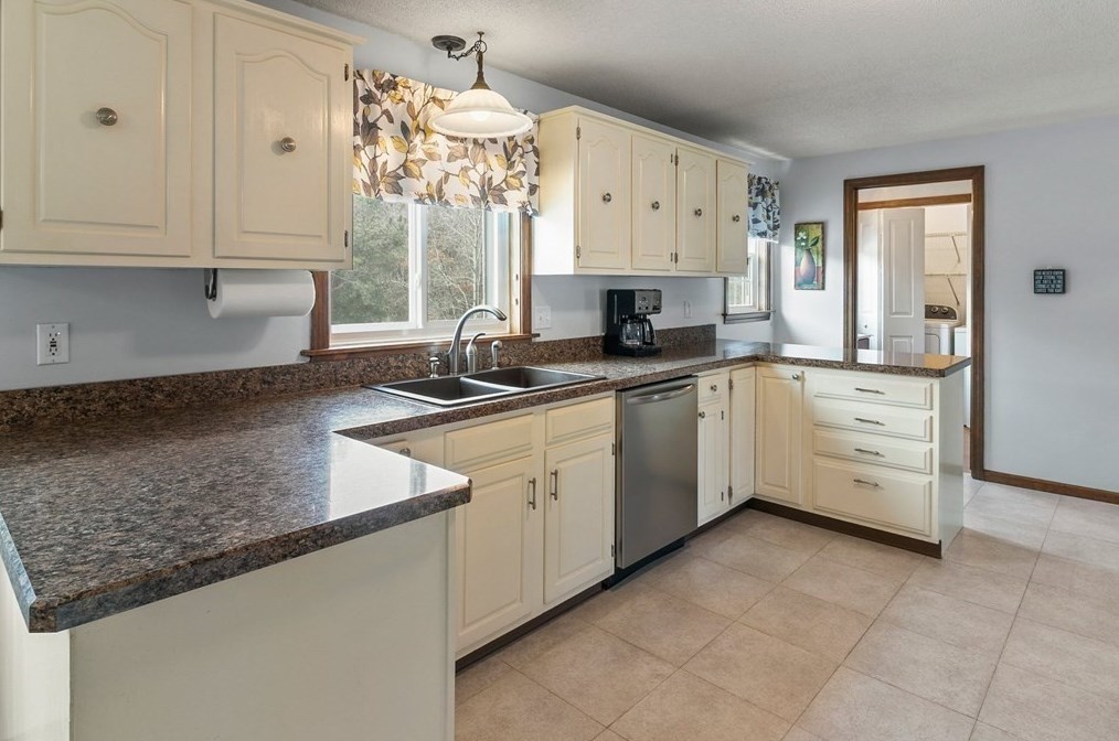 21 Gln Dr, Montgomery MA 01085-1253 exterior