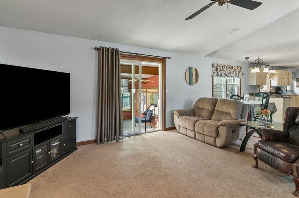 21 Gln Dr, Montgomery MA 01085-1253 exterior