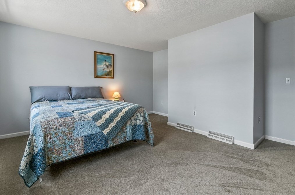 21 Gln Dr, Montgomery MA 01085-1253 exterior