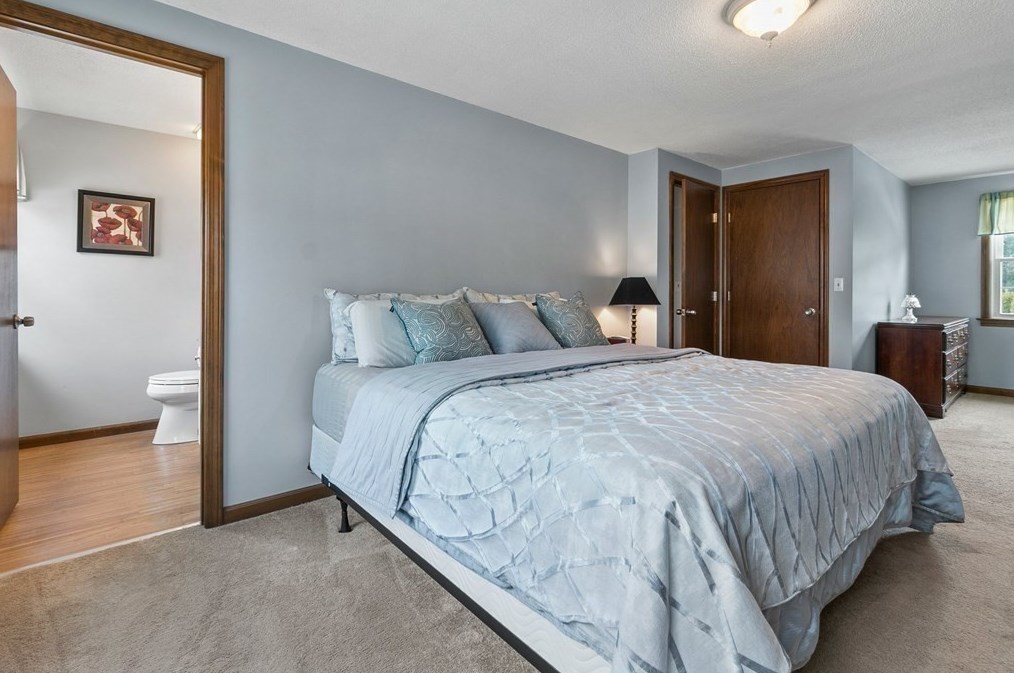 21 Gln Dr, Montgomery MA 01085-1253 exterior