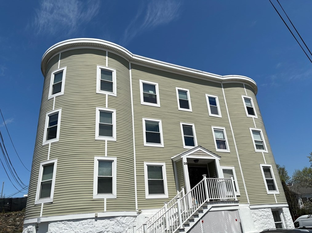 28 Salem St, Reading MA 01867-2623 exterior