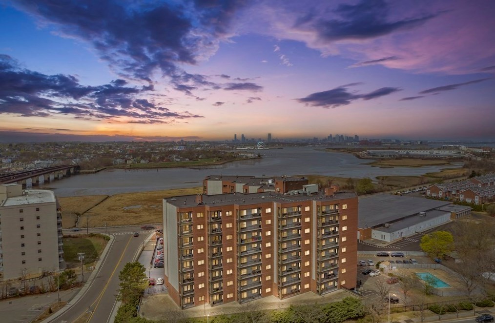 90 Quincy Shore Dr #808, Quincy, MA 02171