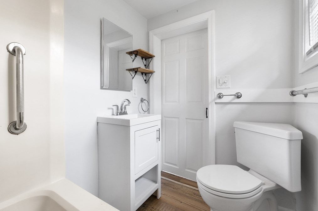 56 Alden Ave, Dartmouth MA  02747-2319 exterior