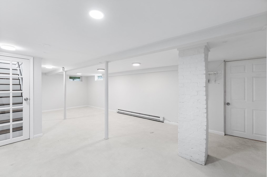 56 Alden Ave, Dartmouth MA  02747-2319 exterior