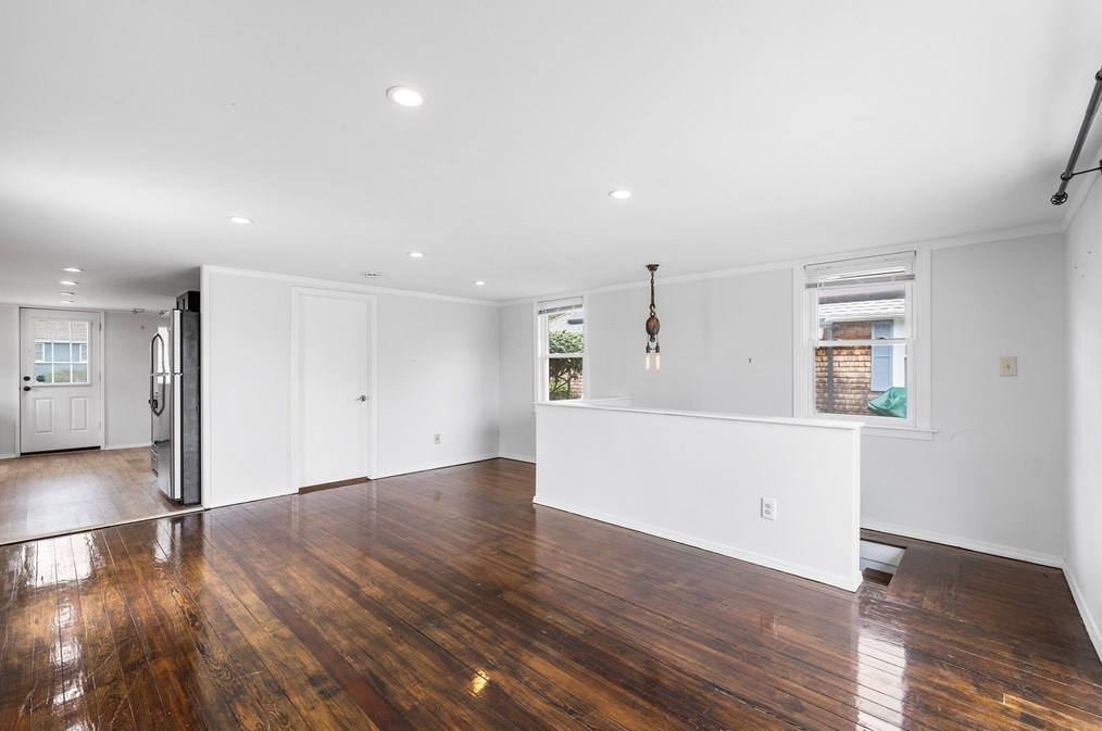 56 Alden Ave, Dartmouth MA  02747-2319 exterior