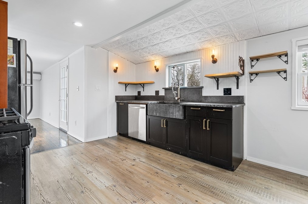 56 Alden Ave, Dartmouth MA  02747-2319 exterior