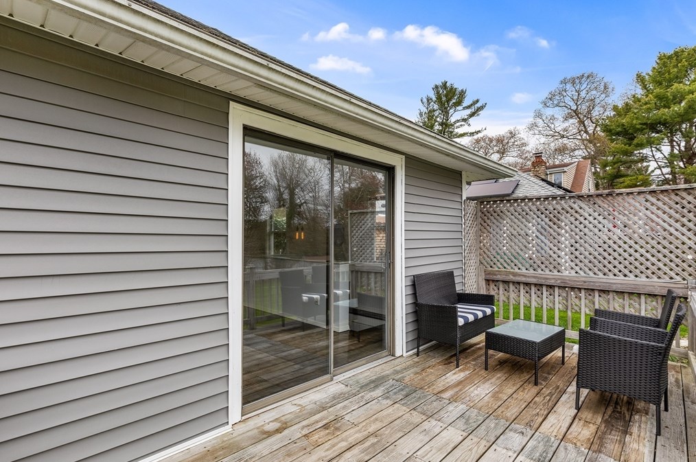 56 Alden Ave, Dartmouth MA  02747-2319 exterior