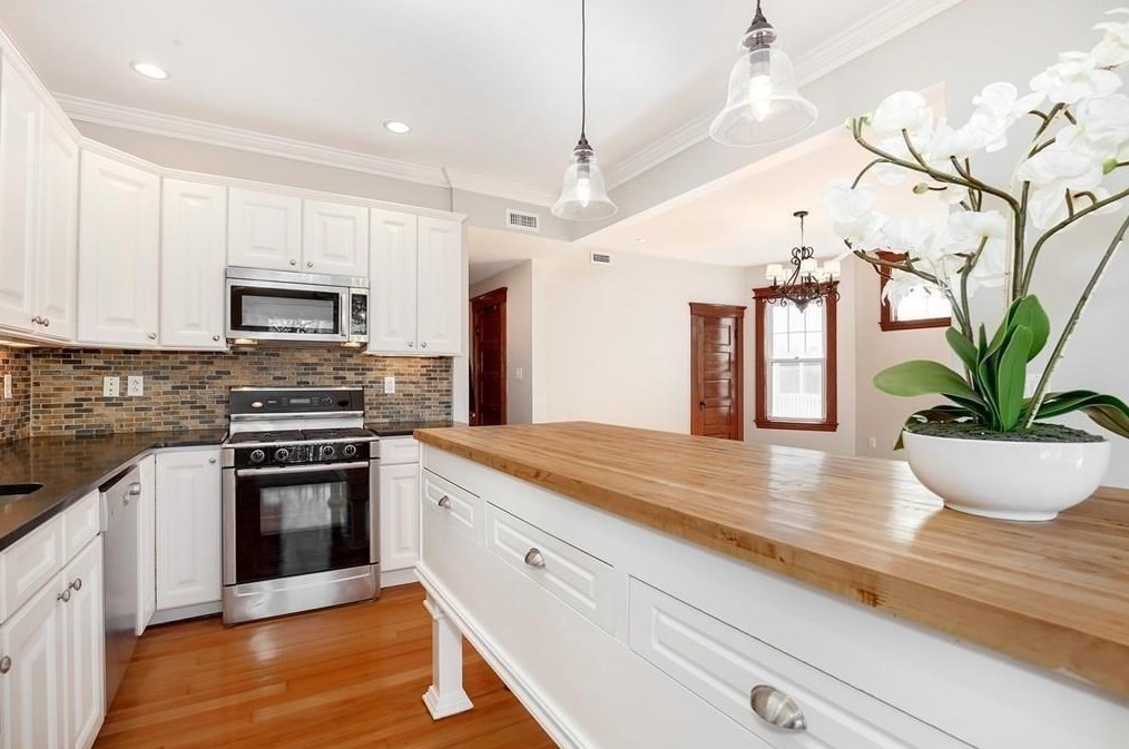 10 Ticknor St, Boston, MA 02127 exterior