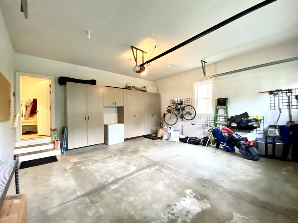 38 Troy Ln, Newton MA 02468-1016 exterior