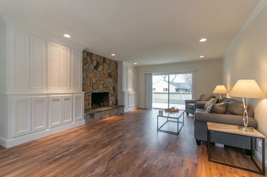 12 White Oaks Dr, Springfield MA 01106-1738 exterior