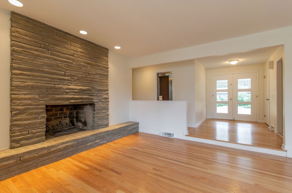 12 White Oaks Dr, Springfield MA 01106-1738 exterior