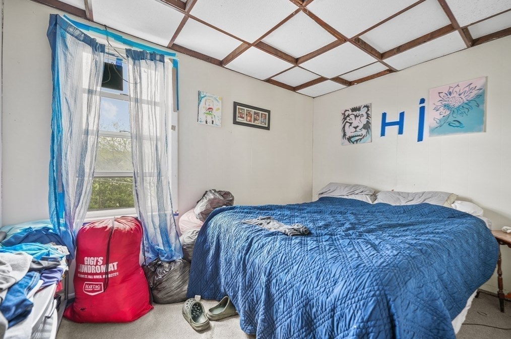 286 Columbia St, Fall River MA 02721-1319 exterior