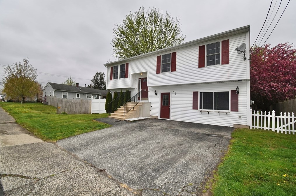 28 Amherst St, Chicopee, MA 01013