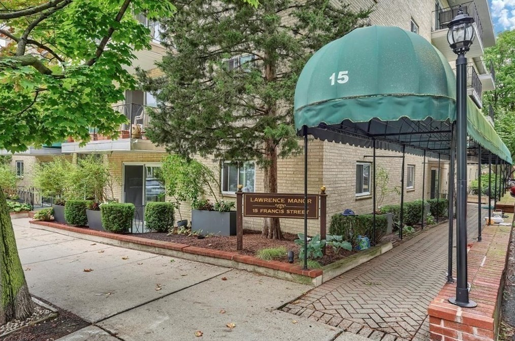 15 Francis St, Brookline MA 02446-6622 exterior